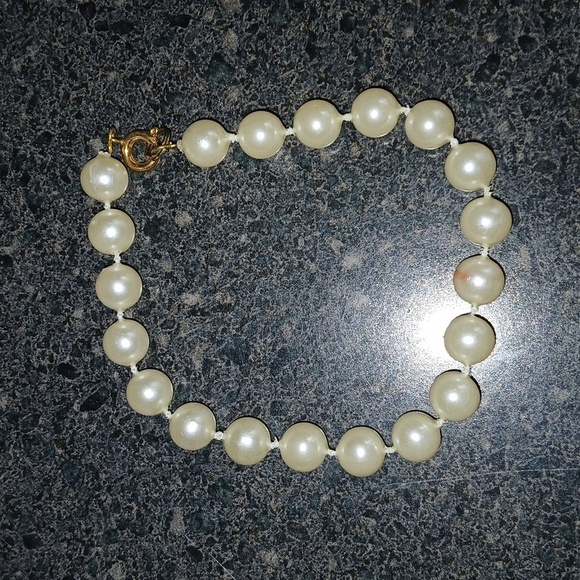 faux pearl bracelet and Necklace matching  set with golden clasps - Picture 1 of 6